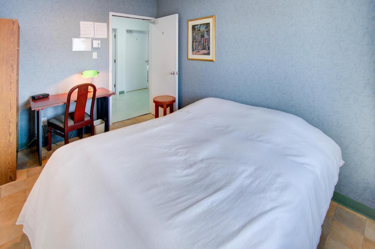 Auberge Internationale Espace Globetrotter Рімускі Екстер'єр фото
